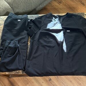 Figs Black V-Neck Scrub Top and jogger Pants